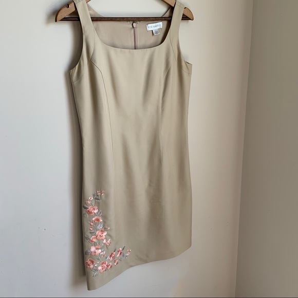 🆕 Silk Champagne Shift Floral Embroidered Dress - Picture 2 of 9
